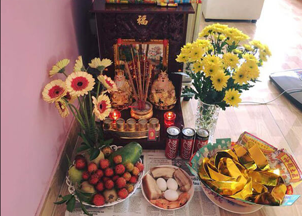 Khách thuê nhà bỏ lại bàn thờ Thần Tài, bây giờ phải làm sao?